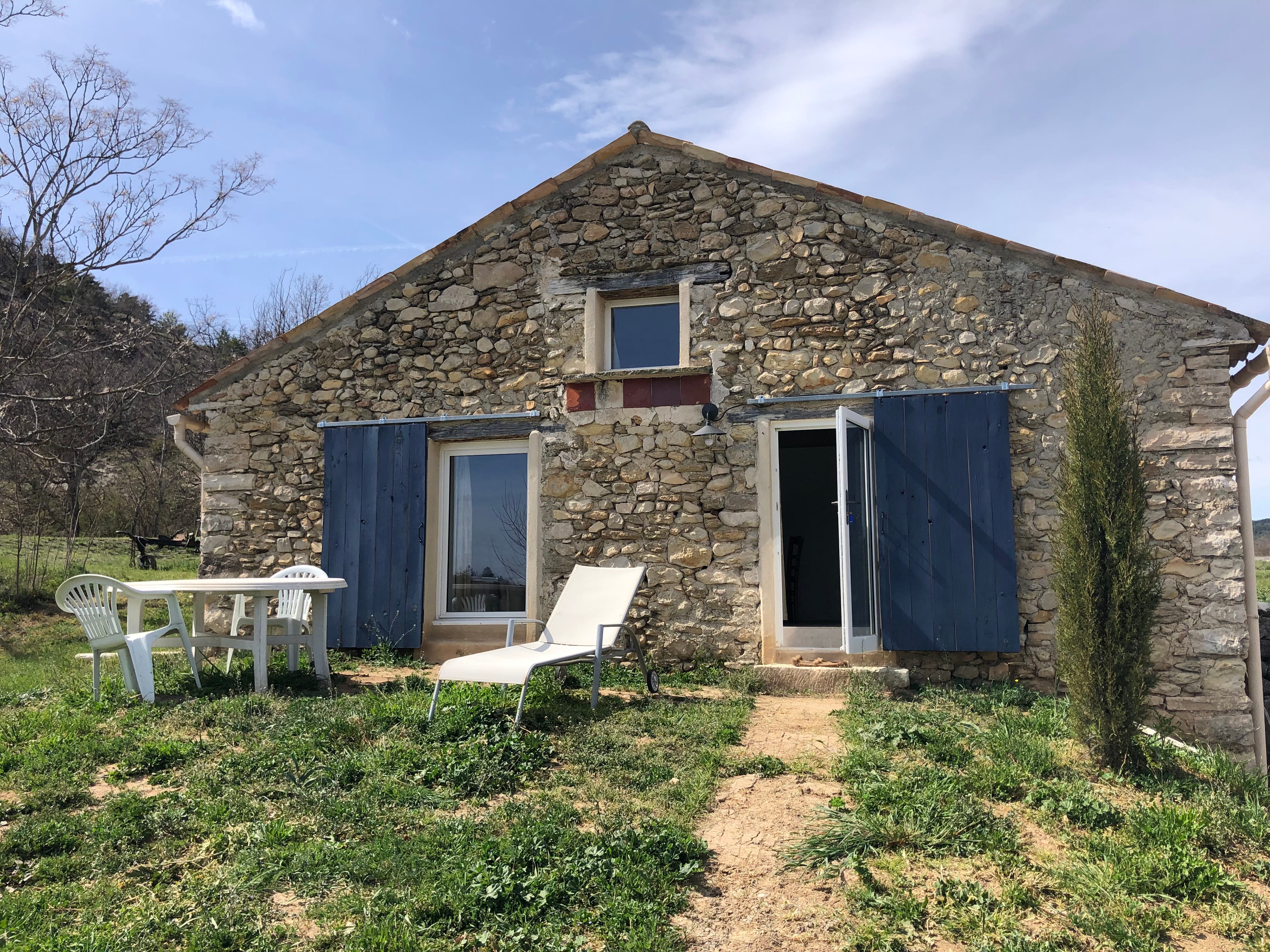 La Maisonnette — gîte en pierre de 25 m² dans le domaine de l'Atelier Ilys, Pierrerue — photo 3