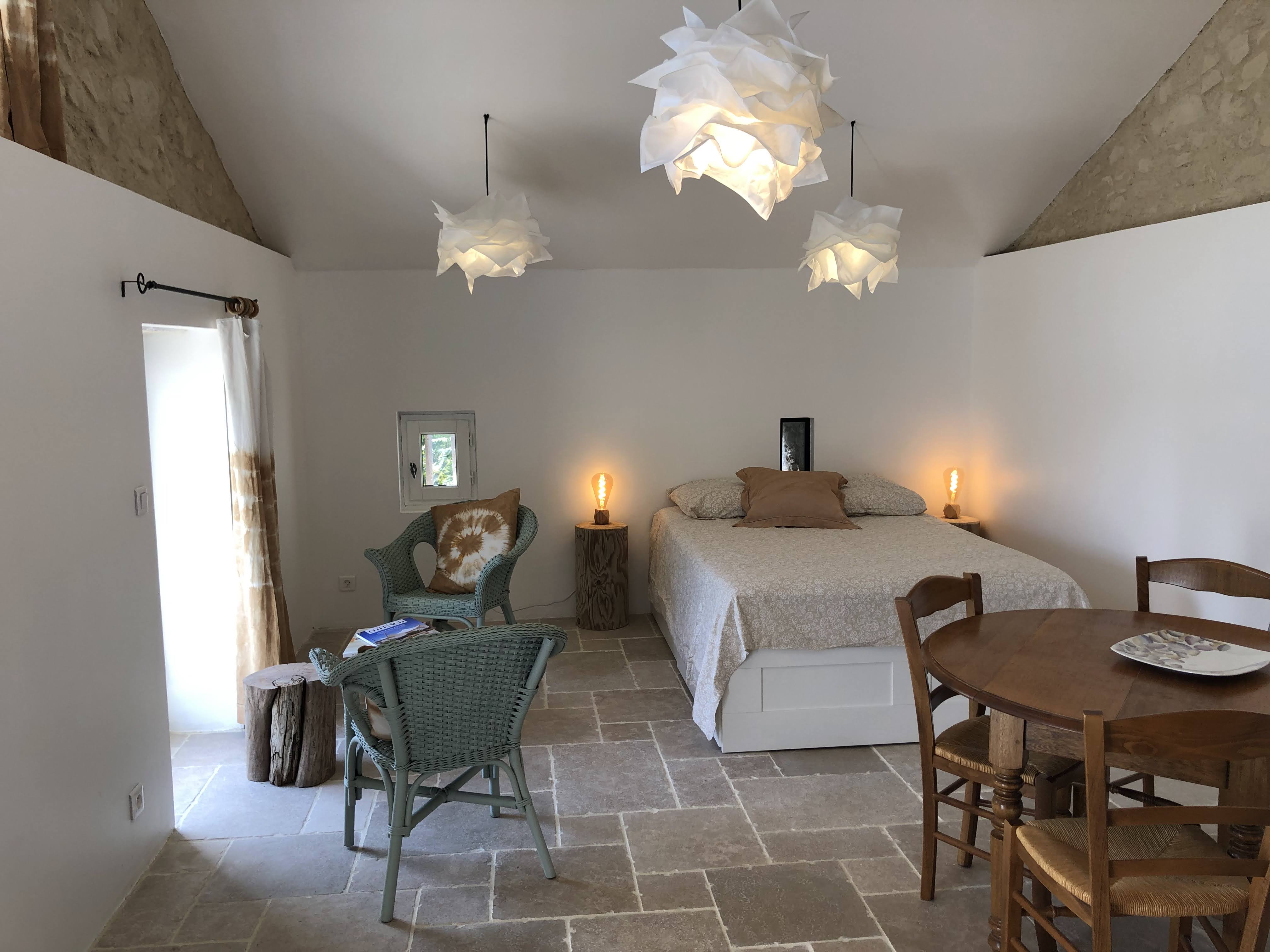 La Maisonnette — gîte en pierre de 25 m² dans le domaine de l'Atelier Ilys, Pierrerue — photo 4