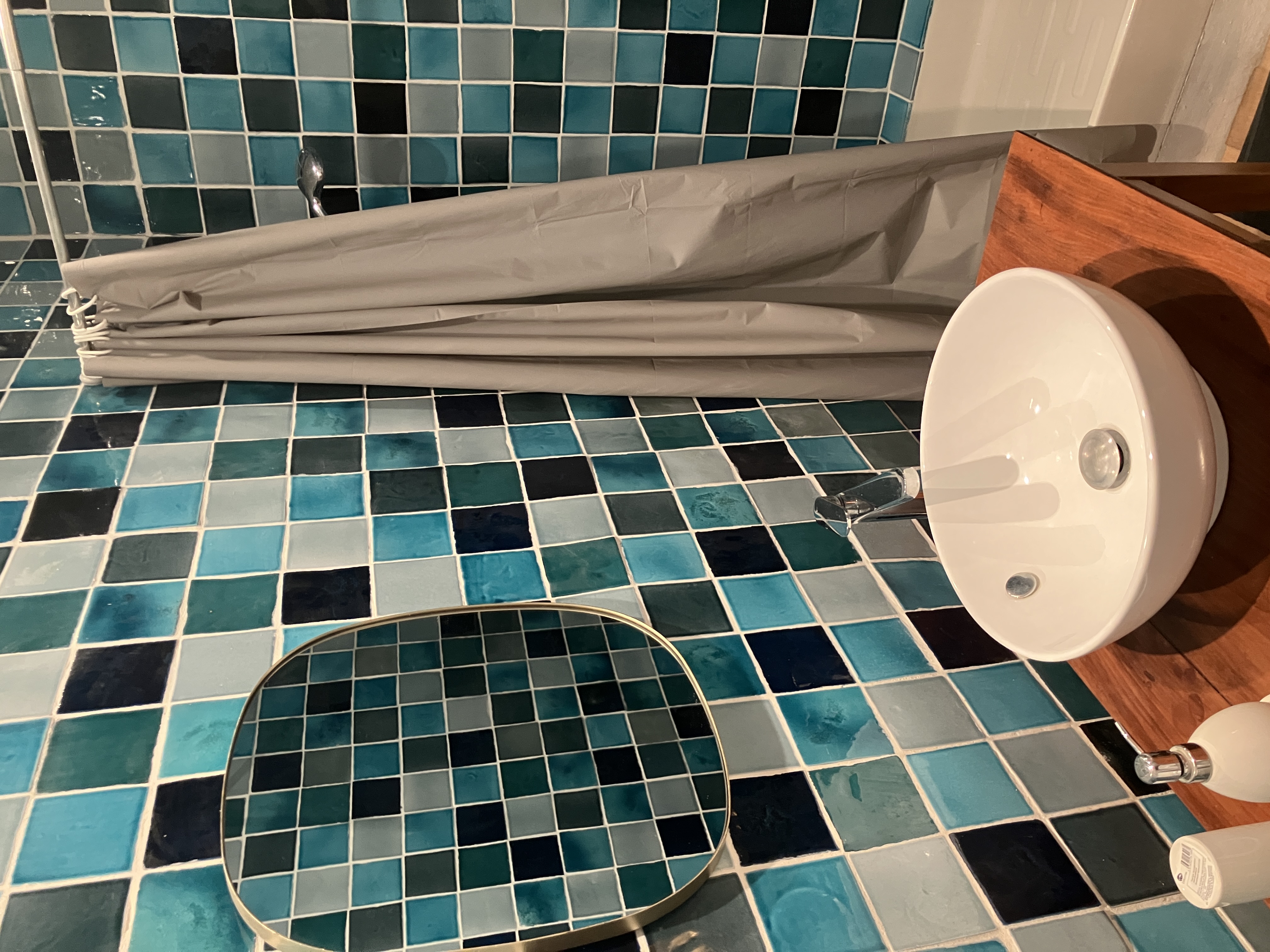 Chambre Azur — chambre double aux tons bleus dans la magnanerie Atelier Ilys — photo 3