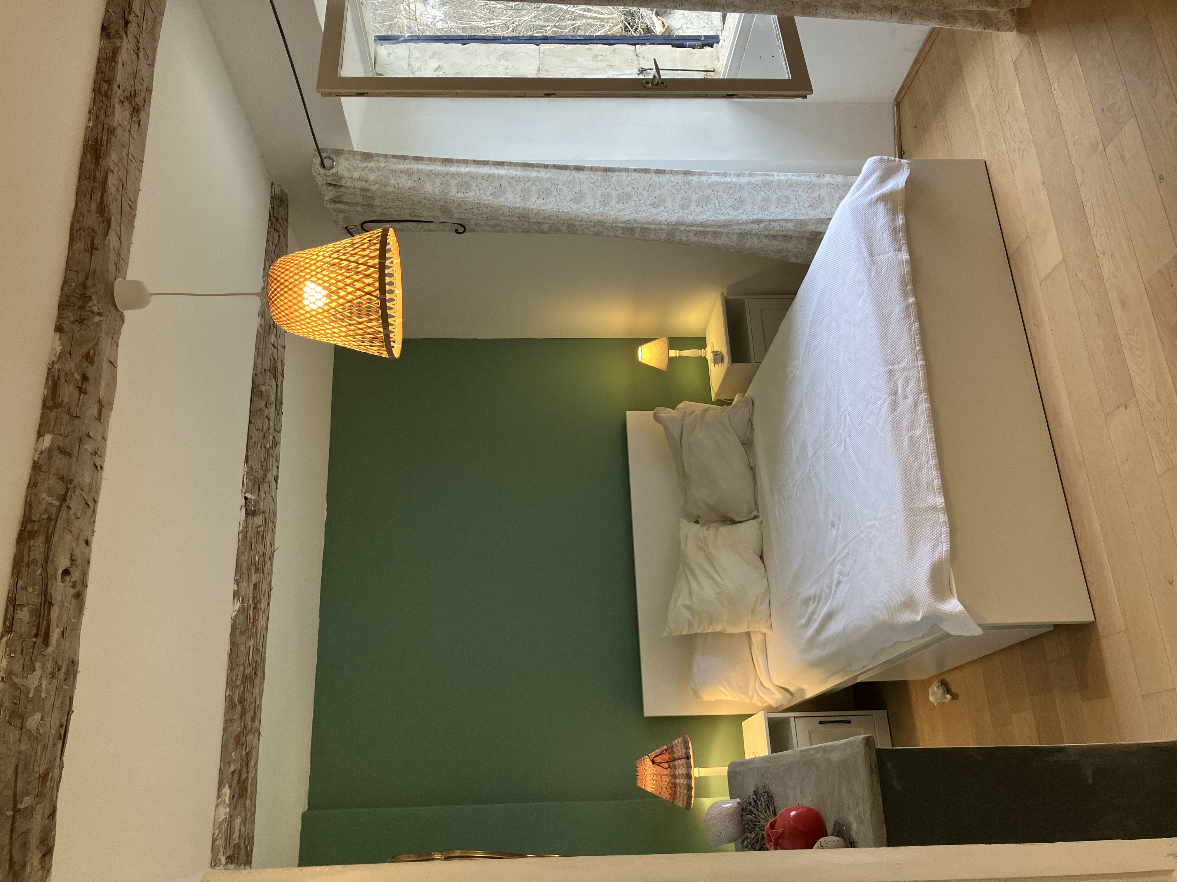 Chambre Verte — chambre aux tons botaniques avec vue sur les champs de lavandes, Atelier Ilys — photo 1