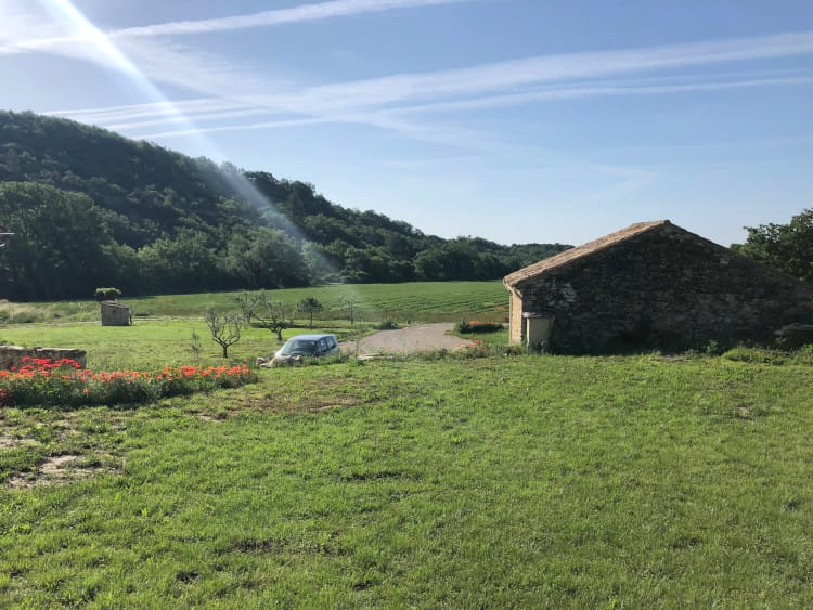  arriere du gite au printemps