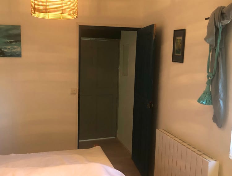 Chambre Azur — chambre double aux tons bleus dans la magnanerie Atelier Ilys — photo 1