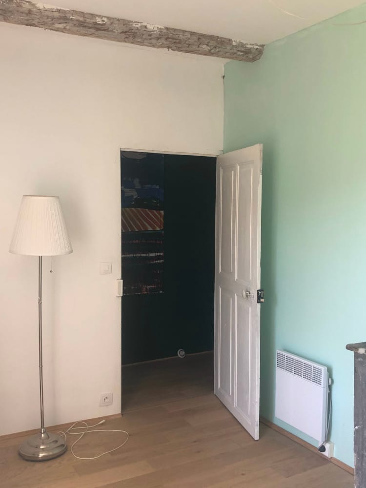 Chambre Verte — chambre aux tons botaniques avec vue sur les champs de lavandes, Atelier Ilys — photo 5