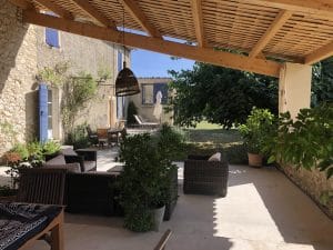 Terrasse ombragée pour se relaxer, Atelier Ilys, Pierrerue
